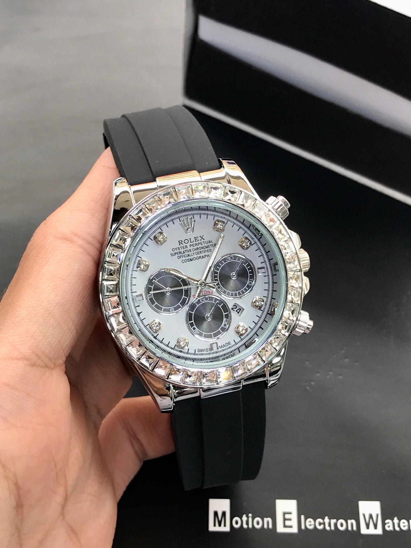 Rolex Daytona-Diamond Bazel
