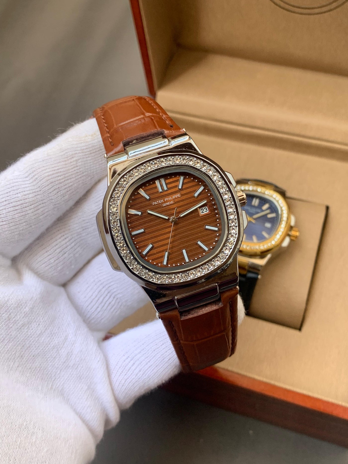 PATEK PHILIPPE- STONE BAZEL NAUTILUS