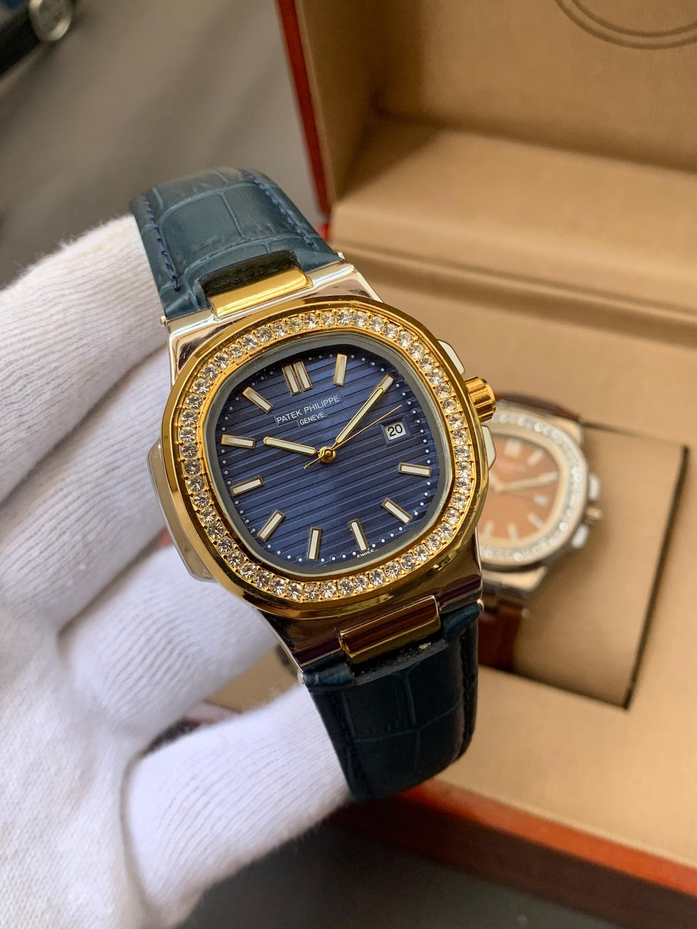 PATEK PHILIPPE- STONE BAZEL NAUTILUS